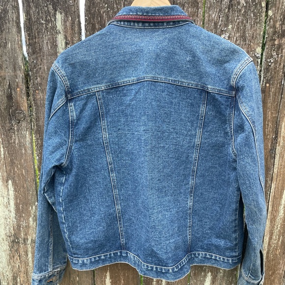 Bill Blass women’s denim jacket with embellishment - Picture 2 of 4